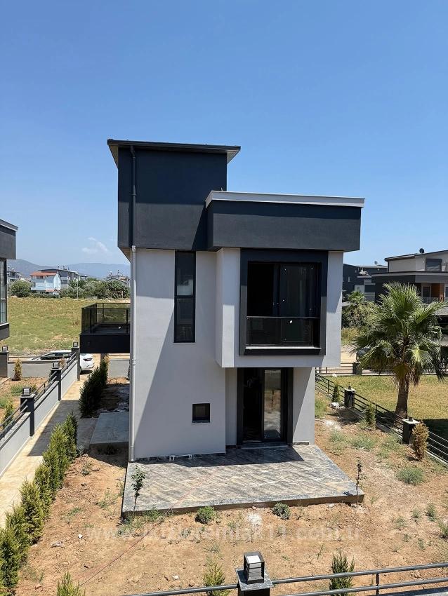Seferihisar Doğanbey’de Satılık Müstakil Bahçeli 2 + 1 Villa