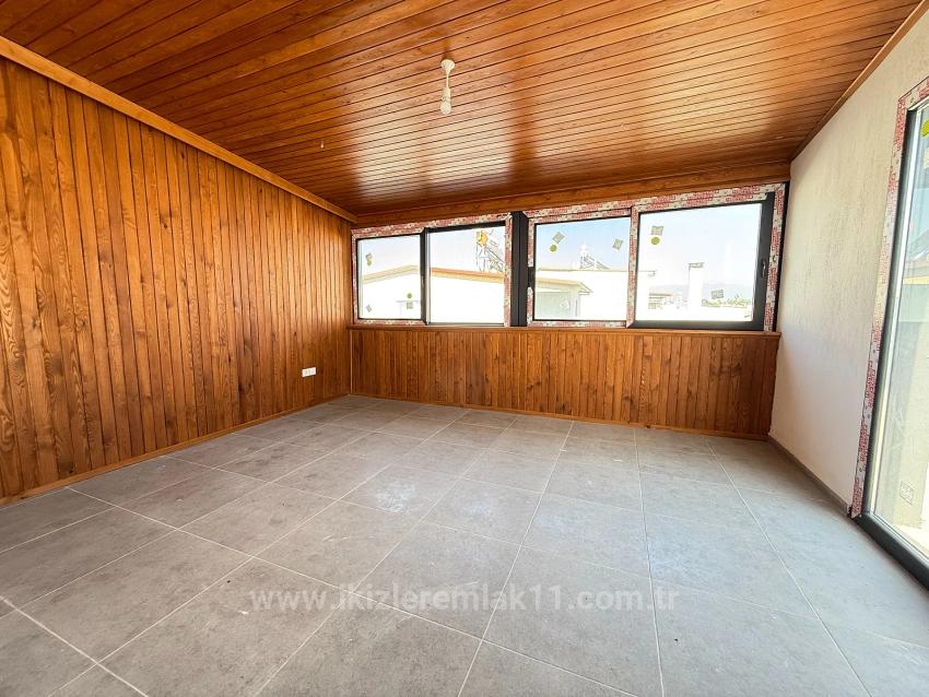 Seferihisar Doğanbey'de Denize Yakın Satılık Sıfır Bahçeli 3+1 Villa