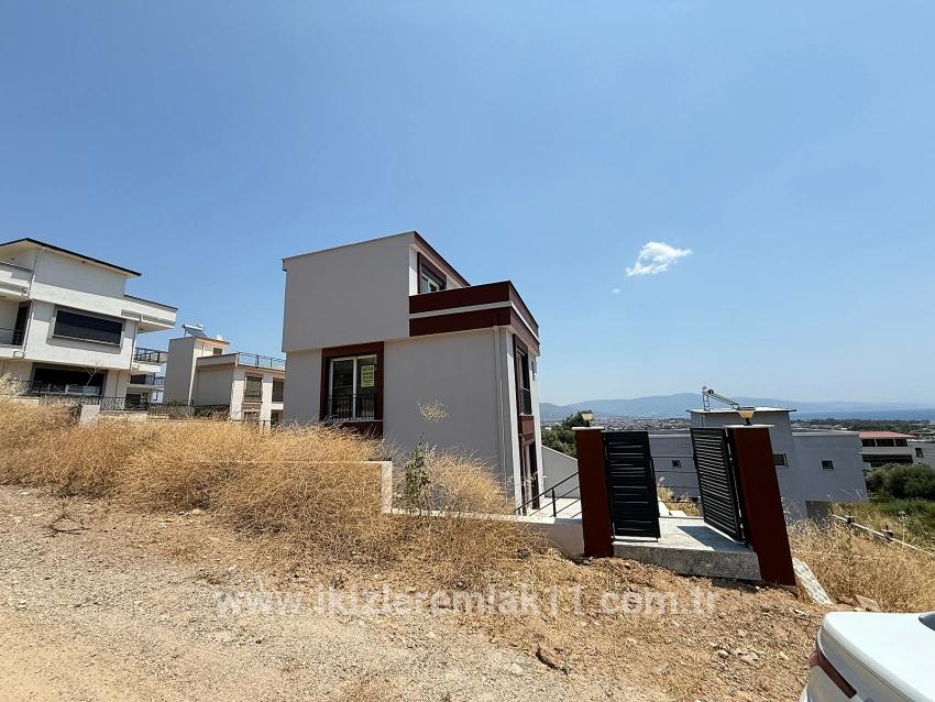 Seferihisar Doğanbey Atatürk Mah. Satılık 3+1 Villa - 170 m²