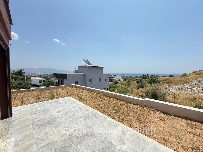 Seferihisar Doğanbey Atatürk Mah. Satılık 3+1 Villa - 170 m²