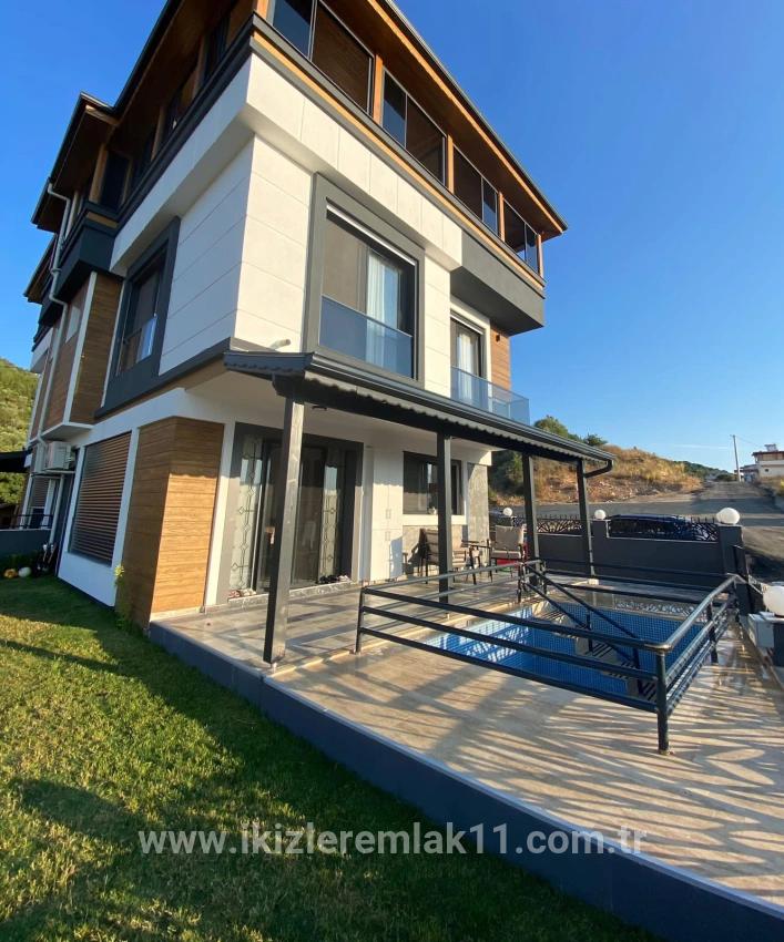 Seferihisar Doğanbey Atatürk Mah. Satılık 3+1 Villa - 180 m²