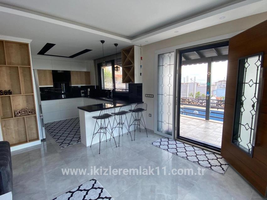 Seferihisar Doğanbey Atatürk Mah. Satılık 3+1 Villa - 180 m²