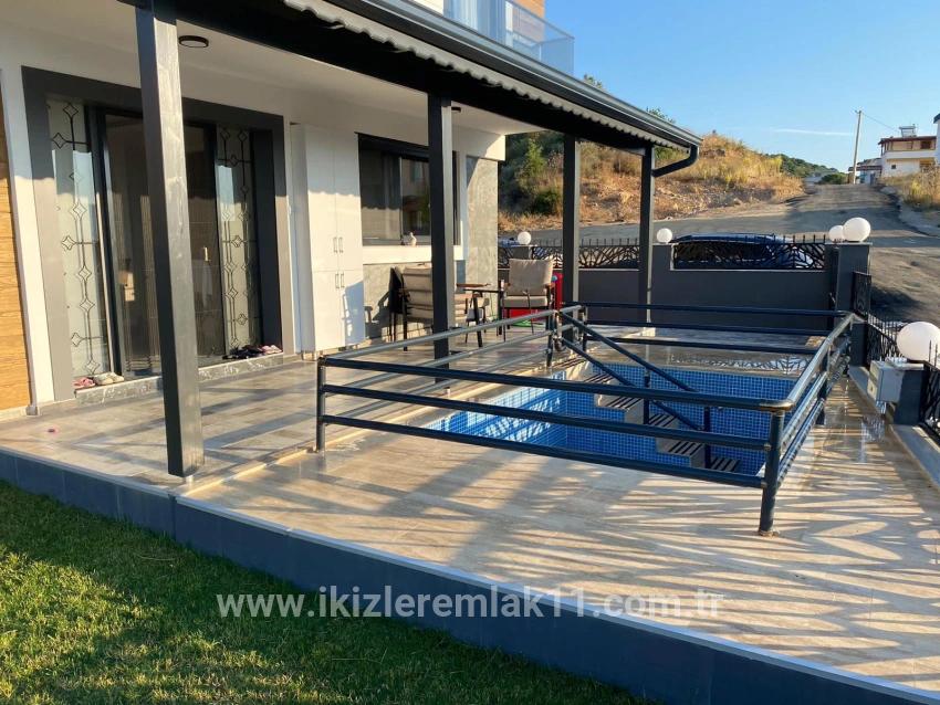 Seferihisar Doğanbey Atatürk Mah. Satılık 3+1 Villa - 180 m²
