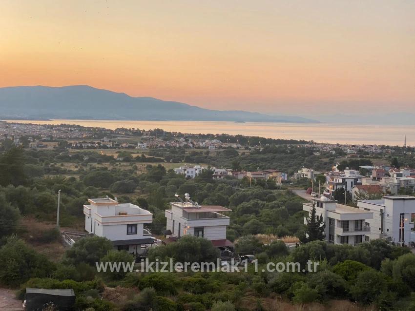 Seferihisar Doğanbey Atatürk Mah. Satılık 3+1 Villa - 180 m²