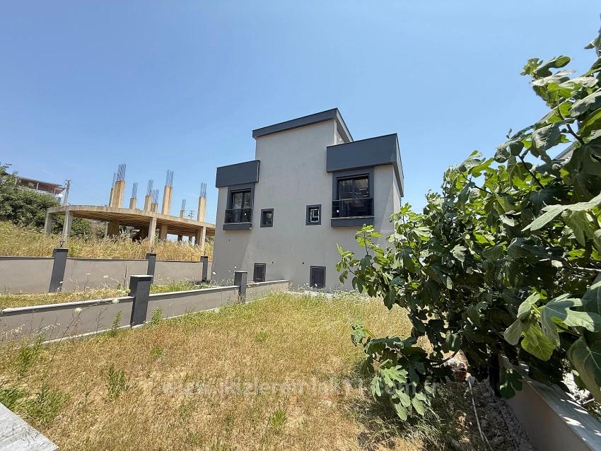 Seferihisar Doğanbeyde Satılık 3+1 Deniz Manzaralı Bahçeli Villa