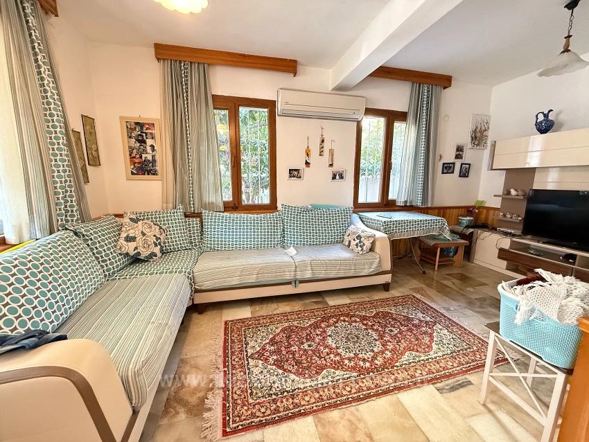 Seferihisar Ürkmez’de Deniz Tarafında Satılık Masrafsız 3 + 1 Bahçeli Villa