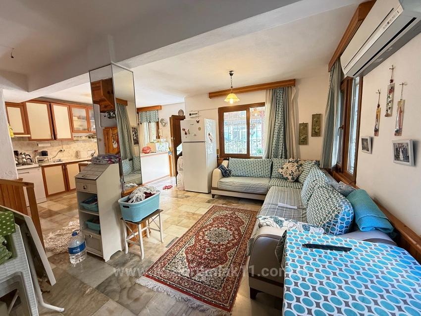 Seferihisar Ürkmez’de Deniz Tarafında Satılık Masrafsız 3 + 1 Bahçeli Villa