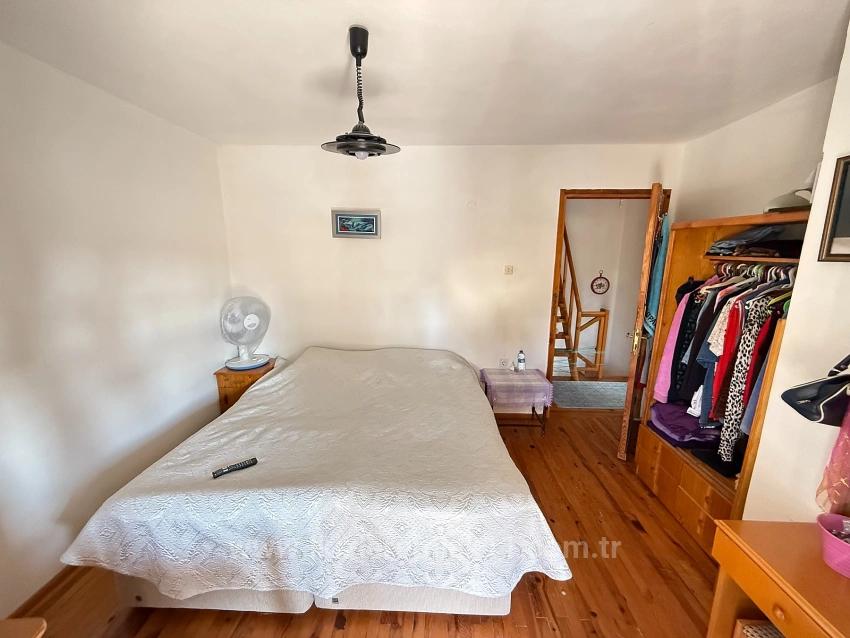 Seferihisar Ürkmez’de Deniz Tarafında Satılık Masrafsız 3 + 1 Bahçeli Villa