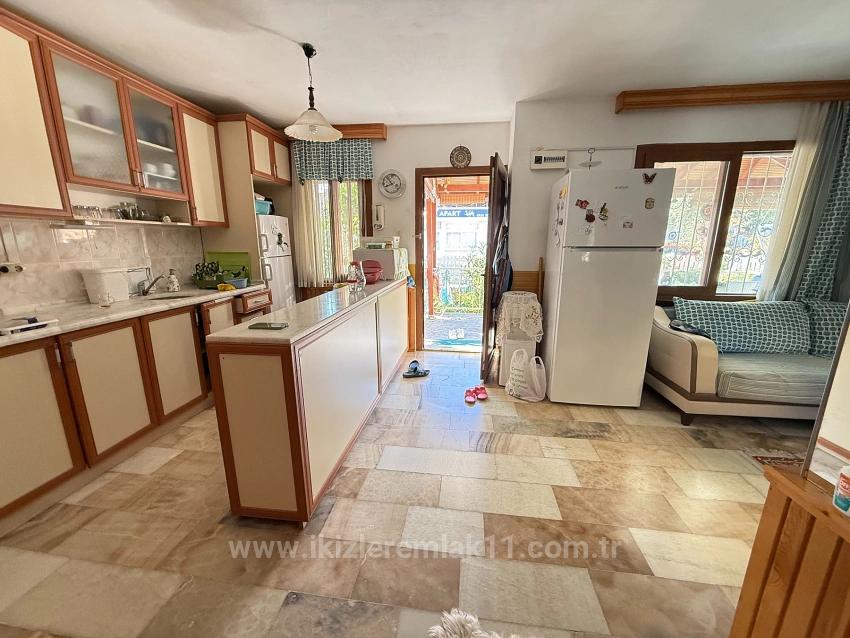 Seferihisar Ürkmez’de Deniz Tarafında Satılık Masrafsız 3 + 1 Bahçeli Villa