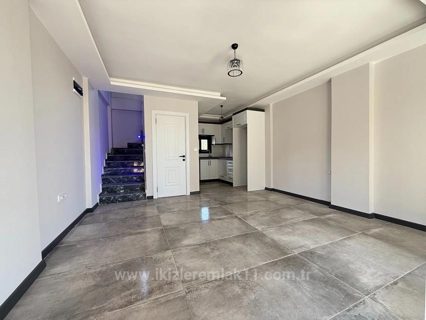 Seferihisar Doğanbey Merkezde Satılık 2 + 1 Sıfır Dubleks Yazlık