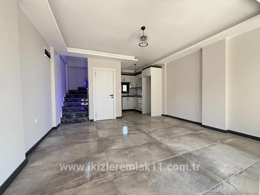 Seferihisar Doğanbey Cumhuriyet Mah. Satılık 2+1 Villa - 165 m²