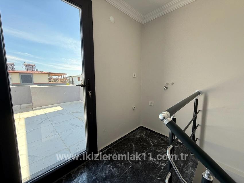 Seferihisar Doğanbey Cumhuriyet Mah. Satılık 2+1 Villa - 165 m²