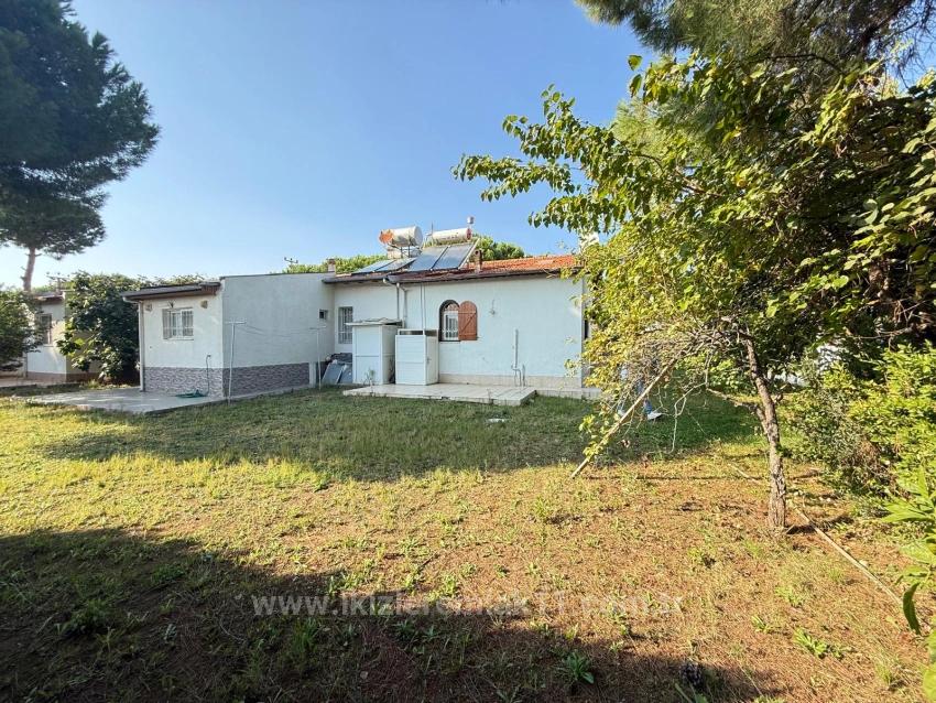 Seferihisar Doğanbey‘de Site İçinde Denize 100 Metre Geniş Bahçeli 2 + 1 Müstakil Yazlık