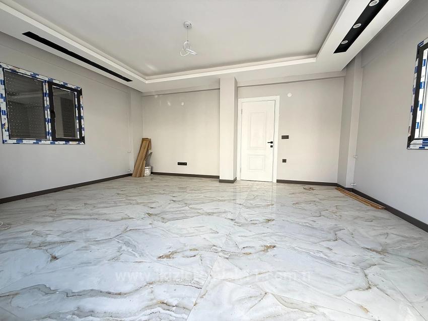 Ürkmez'de Deniz Manzaralı Müstakil Ayrı Mutfak 3+1 Köşe Villa