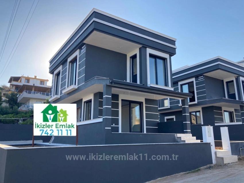 Seferihisar Doğanbey'de Satılık Tamamen Müstakıl Lüks 3+1 Villa
