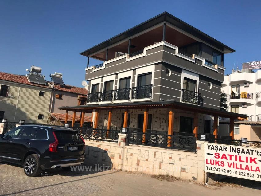 Seferihisar Ürkmez'de Deniz Tarafında Satılık Lüks Kulanışlı Dubleks Vılla