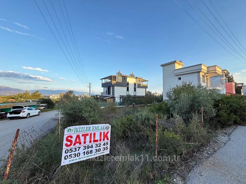 Seferihisar Doğanbey’de Satılık 285 Metre² İmarlı Köşe Arsa