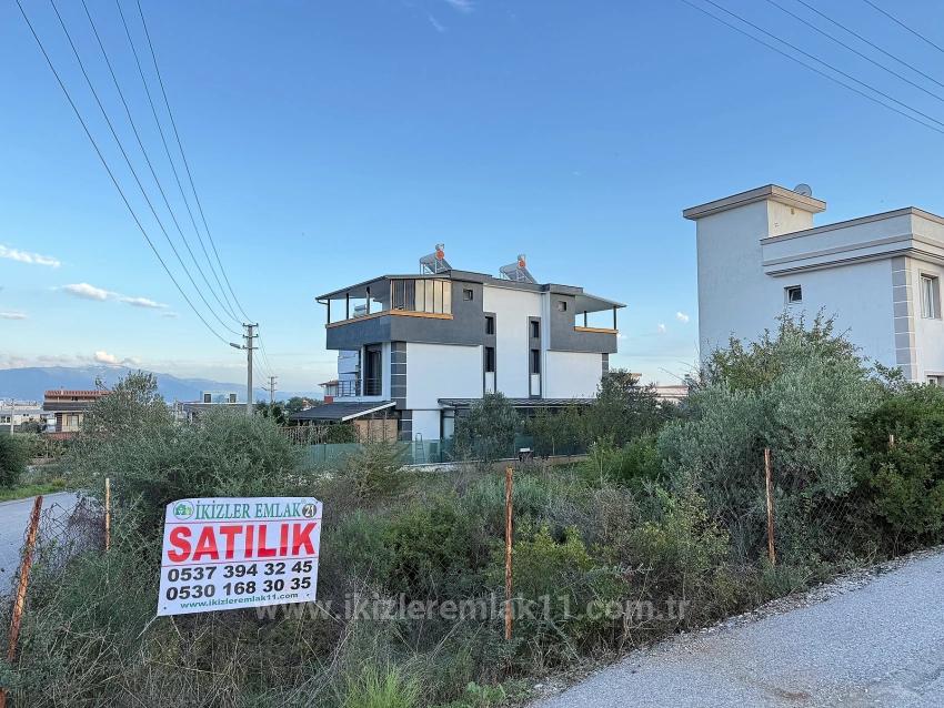 Seferihisar Doğanbey’de Satılık 285 Metre² İmarlı Köşe Arsa