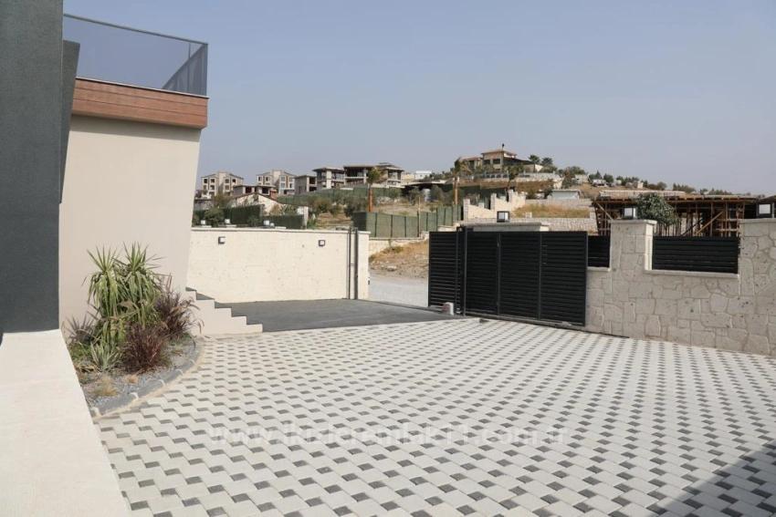 İzmir Seferihisar Düzce’de Satılık 750 Metre² 4 + 2 Özel Havuz Lüks Villa