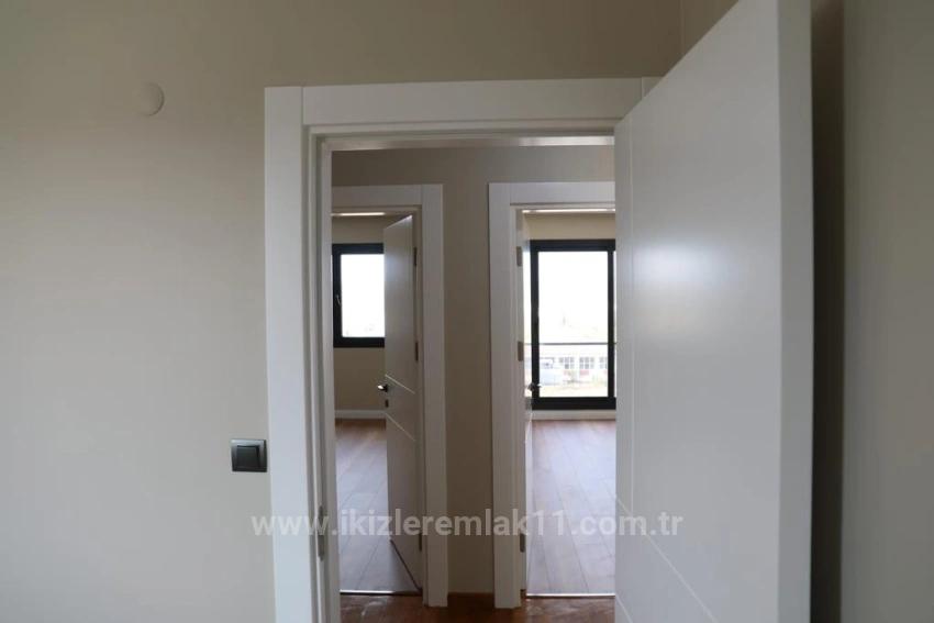 İzmir Seferihisar Düzce’de Satılık 750 Metre² 4 + 2 Özel Havuz Lüks Villa