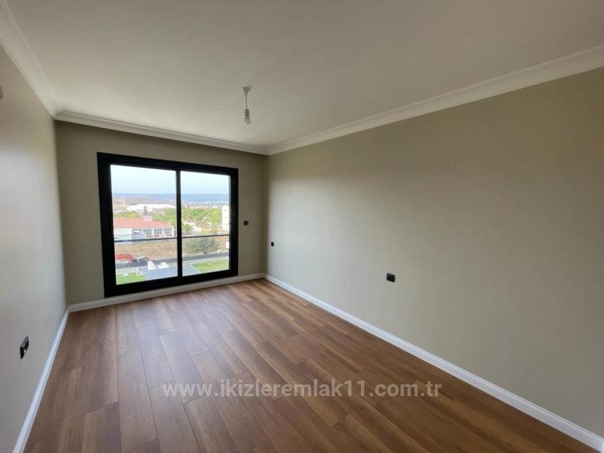 İzmir Seferihisar Düzce’de Satılık 750 Metre² 4 + 2 Özel Havuz Lüks Villa