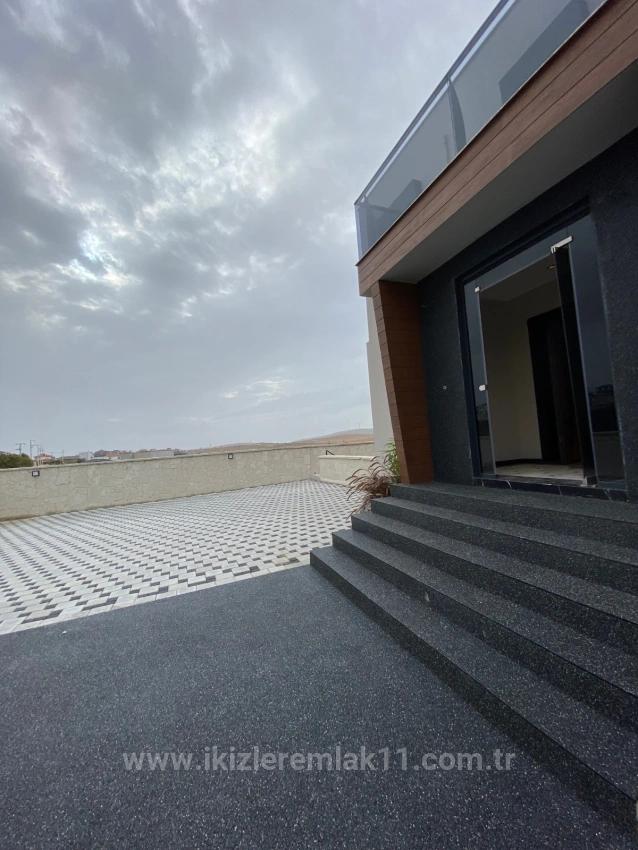 İzmir Seferihisar Düzce’de Satılık 750 Metre² 4 + 2 Özel Havuz Lüks Villa