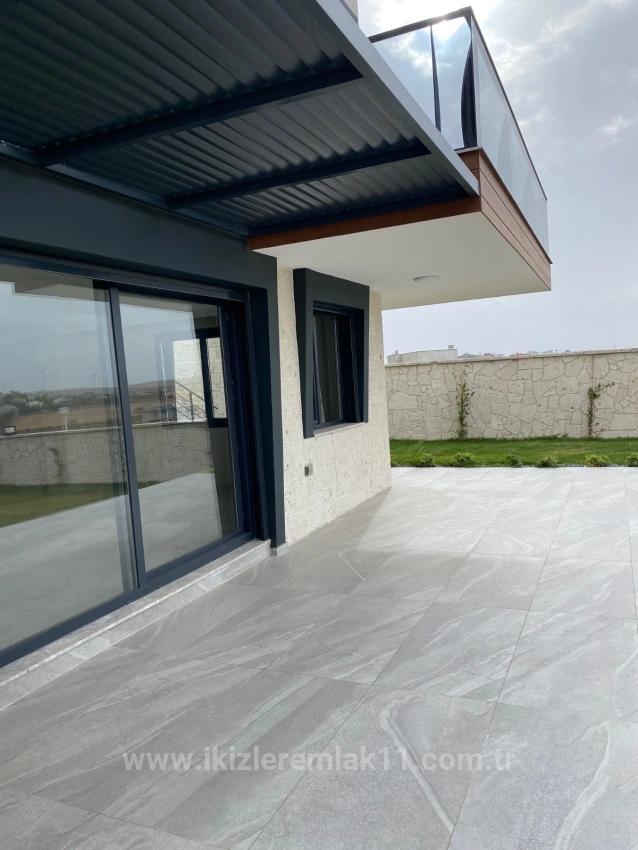 İzmir Seferihisar Düzce’de Satılık 750 Metre² 4 + 2 Özel Havuz Lüks Villa