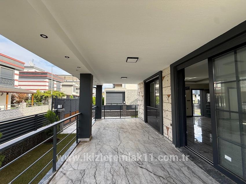 Seferihisar Doğanbey Cumhuriyet Mah. Satılık 3+1 Villa - 290 m²