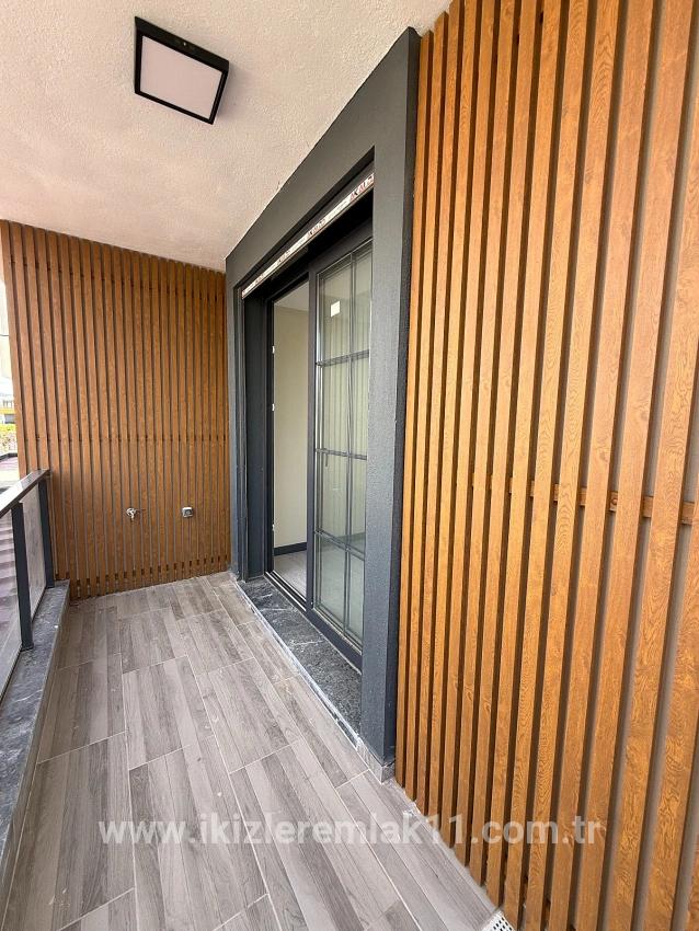 Seferihisar Doğanbey Cumhuriyet Mah. Satılık 3+1 Villa - 290 m²
