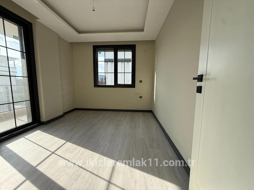 Seferihisar Doğanbey Cumhuriyet Mah. Satılık 3+1 Villa - 290 m²