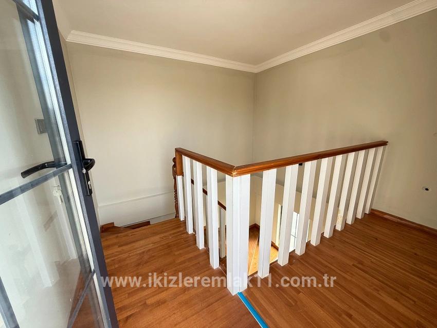 Seferihisar Doğanbey Cumhuriyet Mah. Satılık 3+1 Villa - 290 m²
