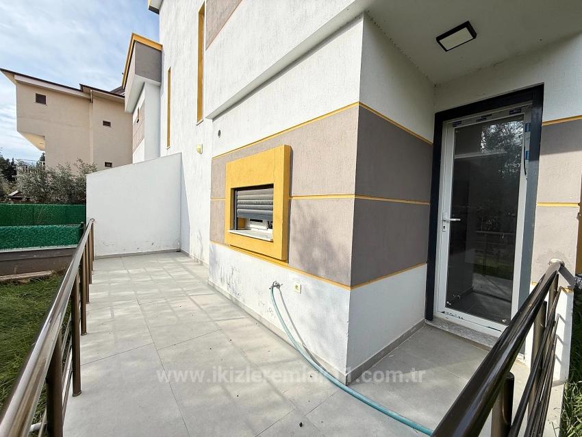 Seferihisar Doğanbey’de Satılık 3 + 1 Sıfır Geniş Bahçeli Villa Yazlık