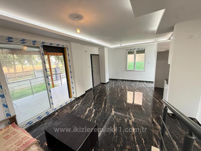 Seferihisar Doğanbey’de Satılık 3 + 1 Sıfır Geniş Bahçeli Villa Yazlık