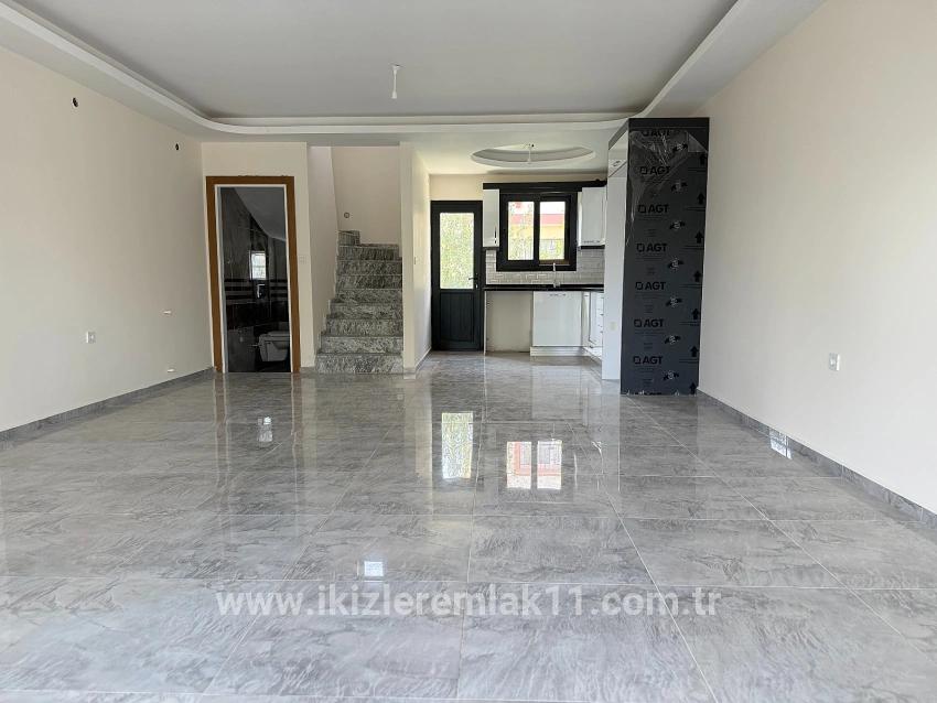 Seferihisar Doğanbey Cumhuriyet Mah. Satılık 3+1 Villa - 170 m²