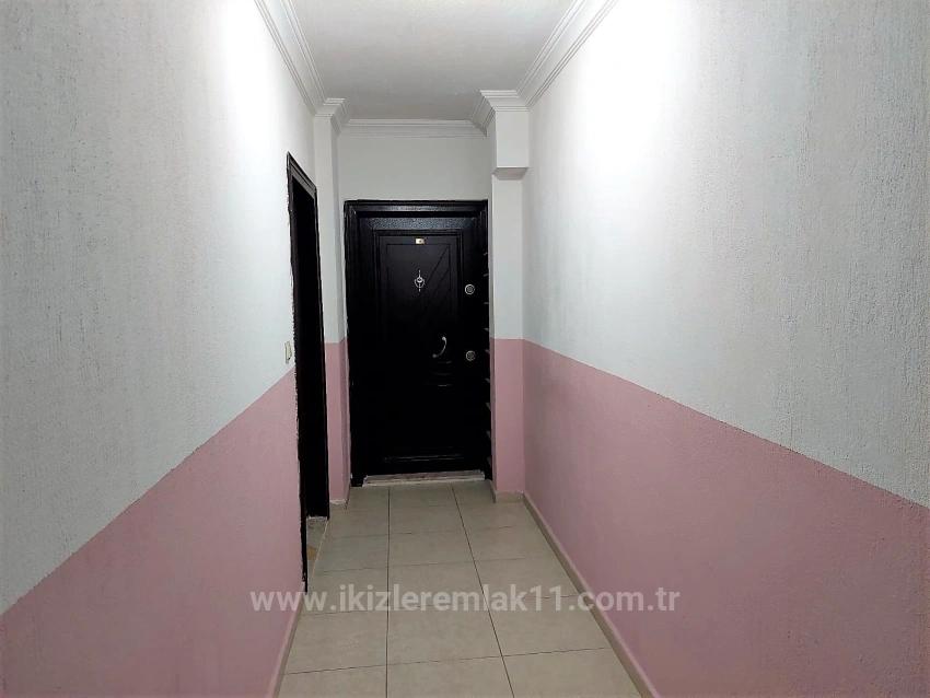 Seferihisar Ürkmez Merkez'de Satılık 2+1 Daire Ayrı Mutfak