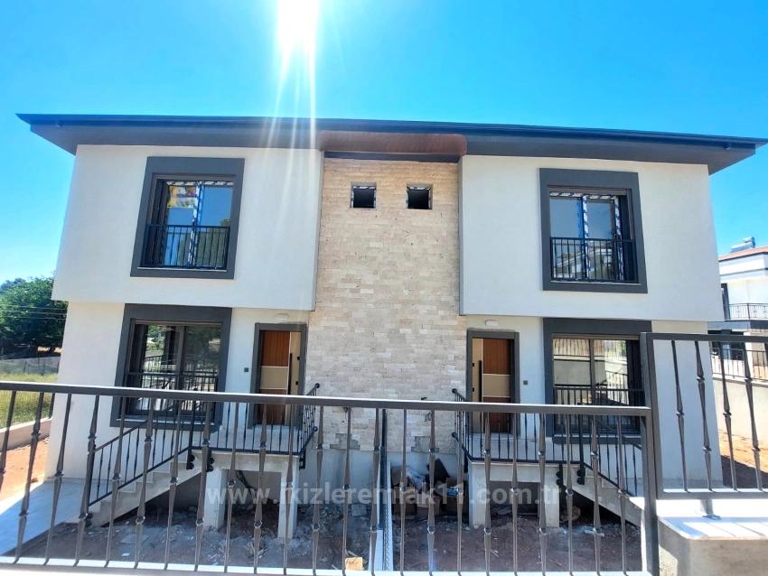 Seferihisar Payamlı'da Satılık Sıfır 2+1 Bahçeli Dubleks Villa