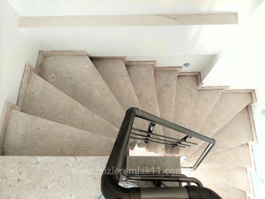 Seferihisar Payamlı'da Satılık Sıfır 2+1 Bahçeli Dubleks Villa