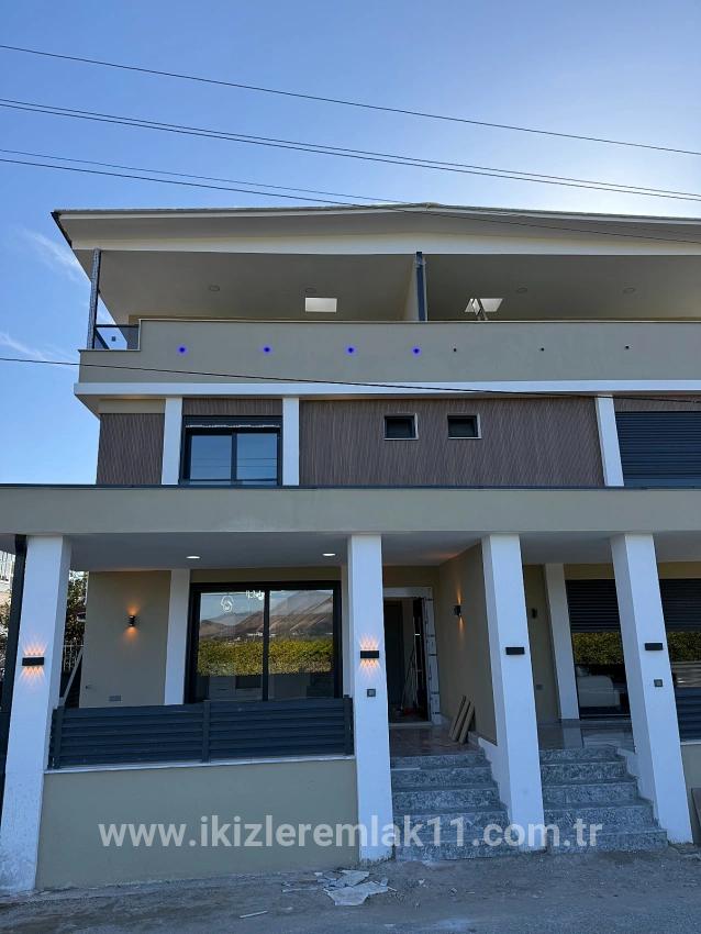 Seferihisar Doğanbey Cumhuriyet Mah. Satılık 3+1 Villa - 170 m²