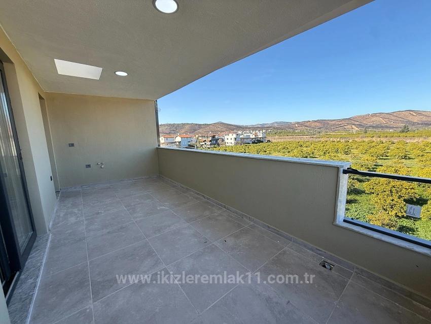 Seferihisar Doğanbey De Denize Yakin Satılık Bahçeli Sıfır Luks 3+1 Villa