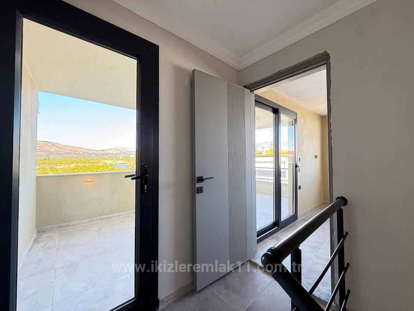 Seferihisar Doğanbey De Denize Yakin Satılık Bahçeli Sıfır Luks 3+1 Villa