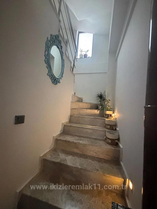 Seferihisar Doğanbey’de Satılık Bahçeli 3 + 1 Masrafsız Dubleks Yazlık