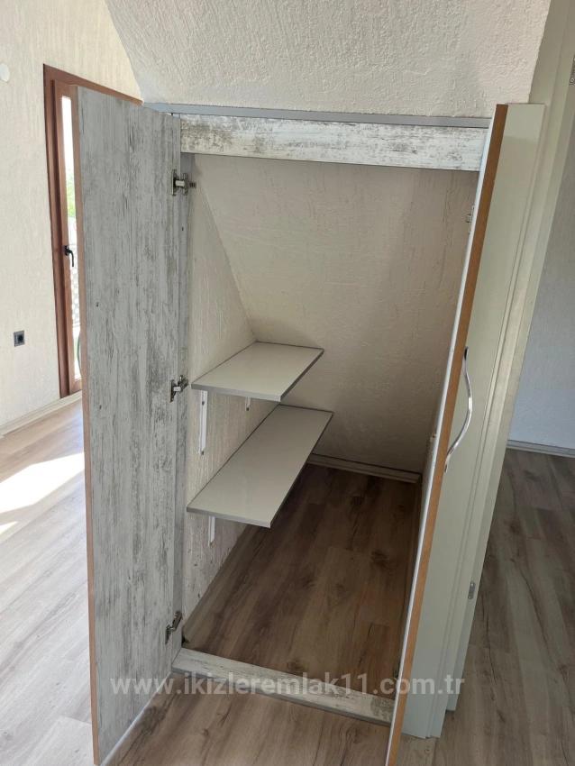 Menderes Gümüldür‘de Satılık Prefabrik 2 + 1 200 Metre Bahçe İçinde Tek Müstakil Yazlık