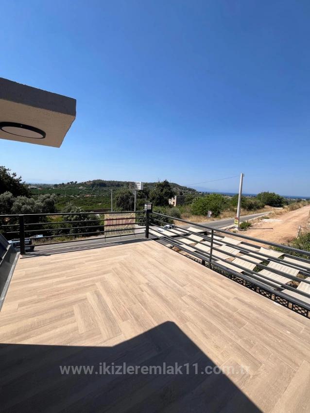 Menderes Gümüldür‘de Satılık Prefabrik 2 + 1 200 Metre Bahçe İçinde Tek Müstakil Yazlık