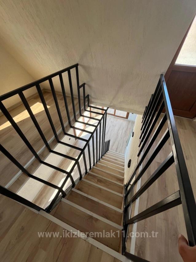 Menderes Gümüldür‘de Satılık Prefabrik 2 + 1 200 Metre Bahçe İçinde Tek Müstakil Yazlık