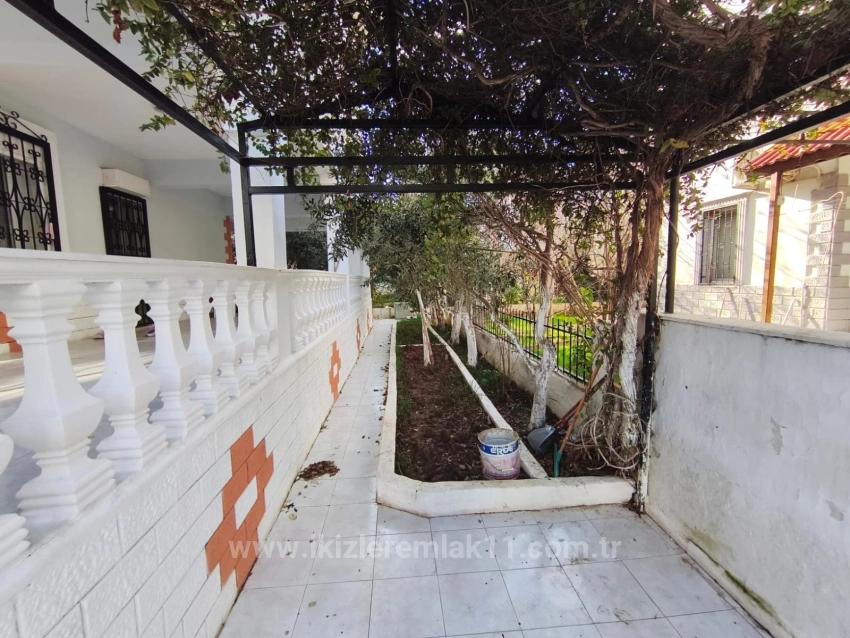 Seferihisar Doğanbey’de Satılık Bahçeli Müstakil 6 + 1 Villa