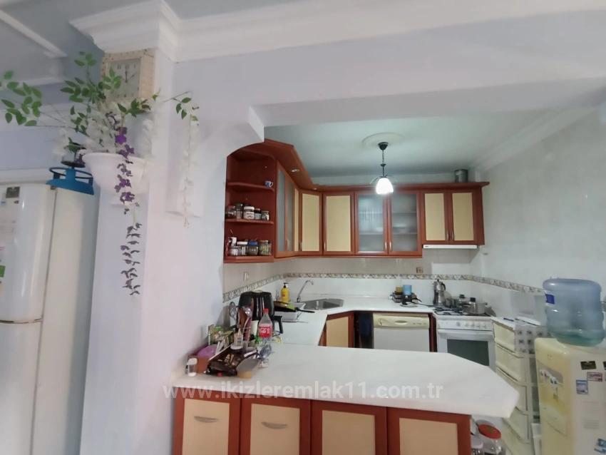 Seferihisar Doğanbey Cumhuriyet Mah. Satılık 6+1 Müstakil ev - 200 m²