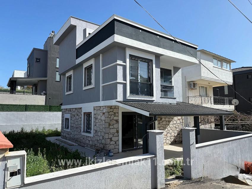 Seferihisar Doğanbey Atatürk Mah. Satılık 3+1 Villa - 190 m²