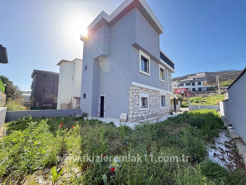 Seferihisar Doğanbey Atatürk Mah. Satılık 3+1 Villa - 190 m²