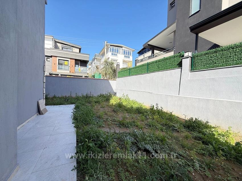 Seferihisar Doğanbey'de Satılık Tek Müstakil Bahçeli 3+1 Villa