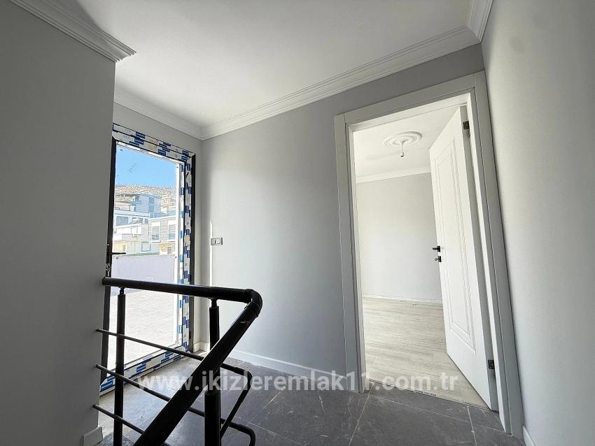 Seferihisar Doğanbey Atatürk Mah. Satılık 3+1 Villa - 190 m²
